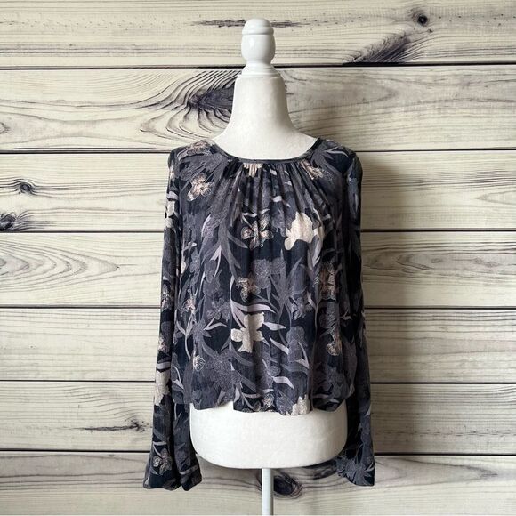 Melrose & Market Blue Floral Patterned Long Bell Sleeve Crop Top - Picture 1 of 8
